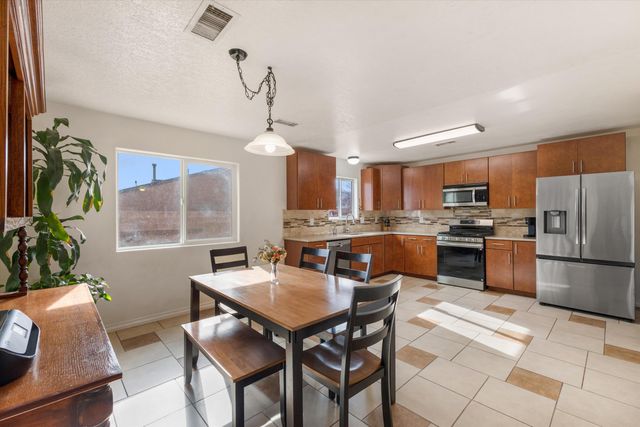 328 Tigris Road NE, Rio Rancho, NM 87124