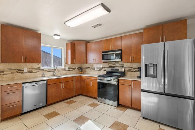 328 Tigris Road NE, Rio Rancho, NM 87124