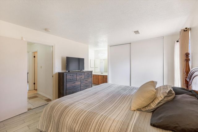 328 Tigris Road NE, Rio Rancho, NM 87124