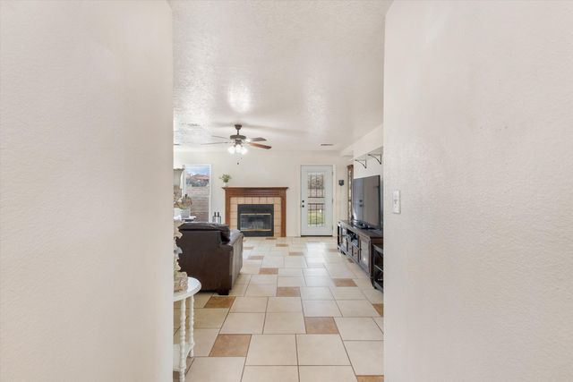 328 Tigris Road NE, Rio Rancho, NM 87124