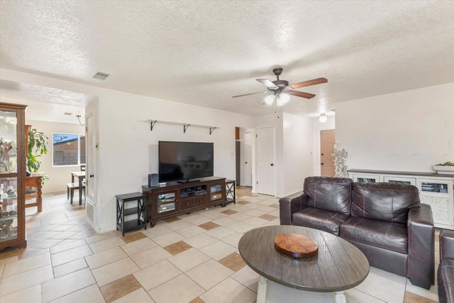 328 Tigris Road NE, Rio Rancho, NM 87124