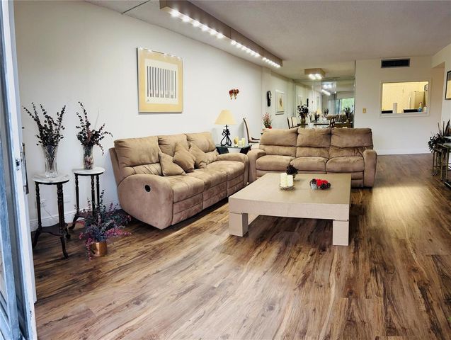 800 NE 195th Street 307, Miami, FL 33179