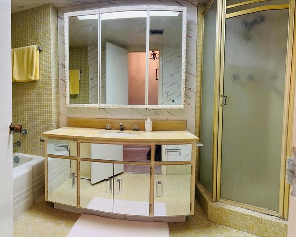 800 NE 195th Street 307, Miami, FL 33179