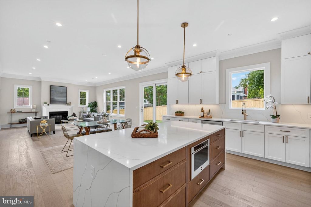 Image 15 of property listing at 5015 CUSHING DR, Kensington, MD 20895