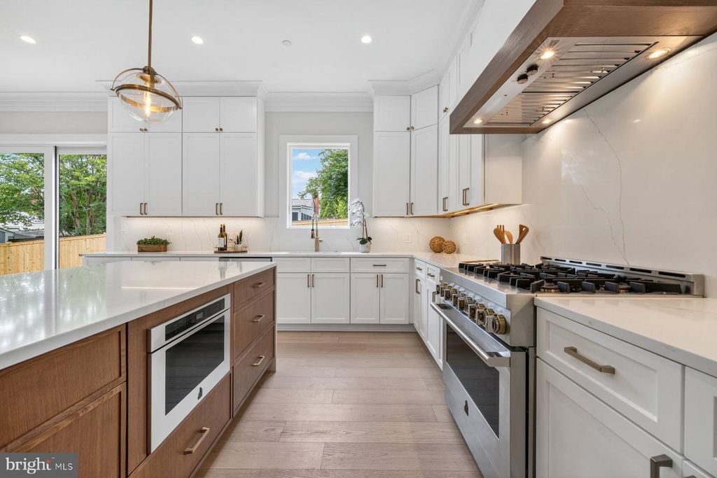 Image 17 of property listing at 5015 CUSHING DR, Kensington, MD 20895