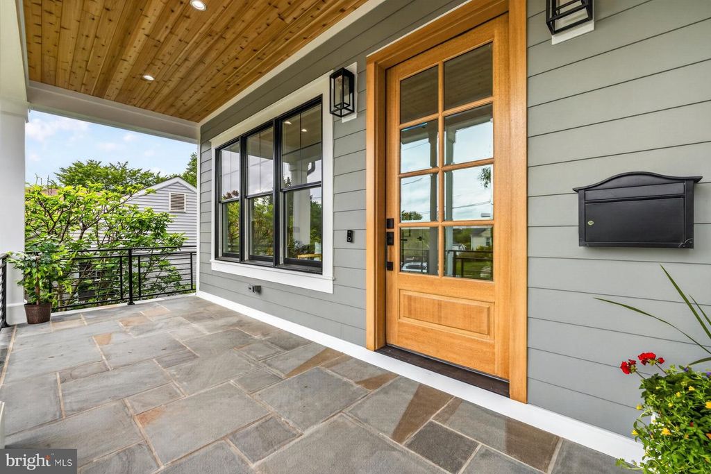 Image 3 of property listing at 5015 CUSHING DR, Kensington, MD 20895