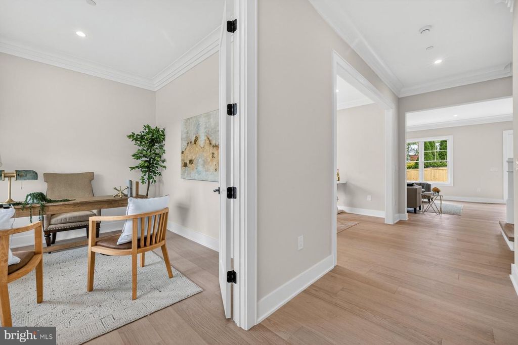 Image 4 of property listing at 5015 CUSHING DR, Kensington, MD 20895