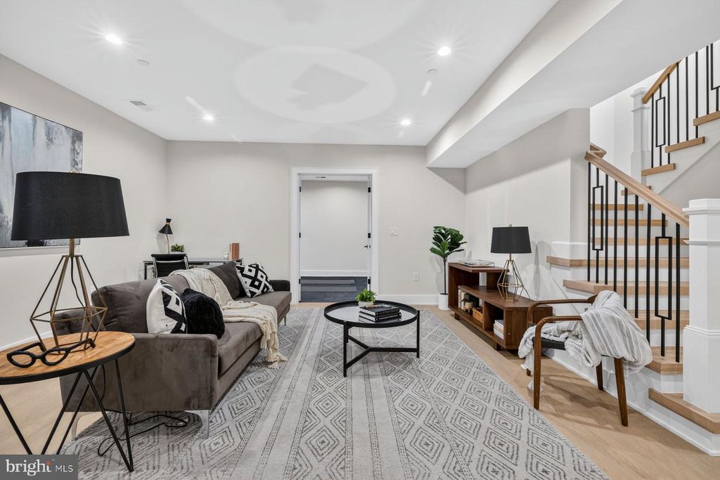 Image 40 of property listing at 5015 CUSHING DR, Kensington, MD 20895
