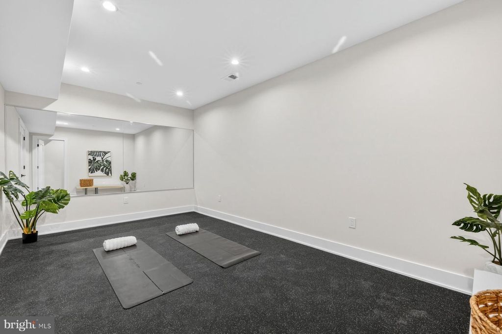 Image 49 of property listing at 5015 CUSHING DR, Kensington, MD 20895
