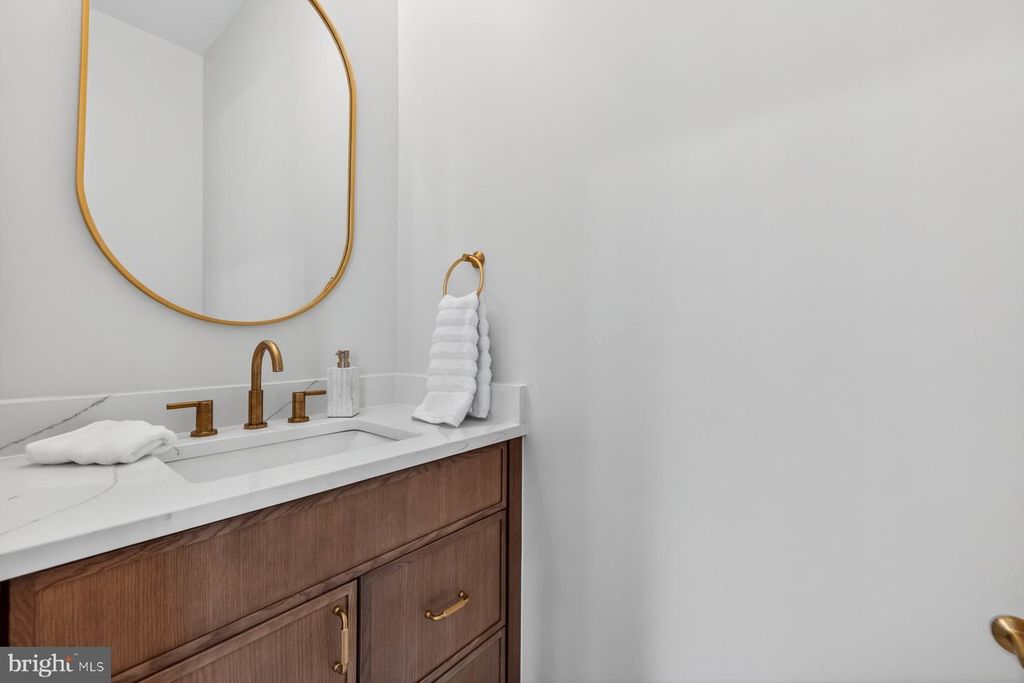 Image 6 of property listing at 5015 CUSHING DR, Kensington, MD 20895