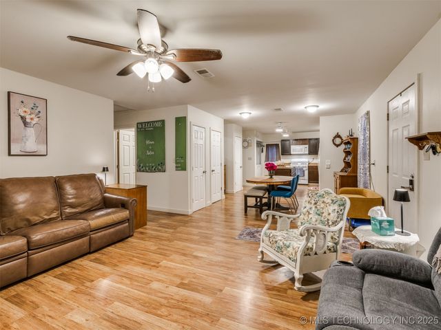 2326 S Main Street, Sapulpa, OK 74066