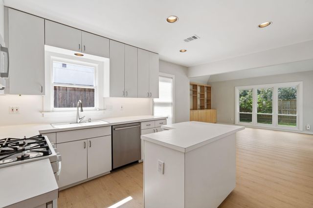 2910 Plumb Street, Houston, TX 77005