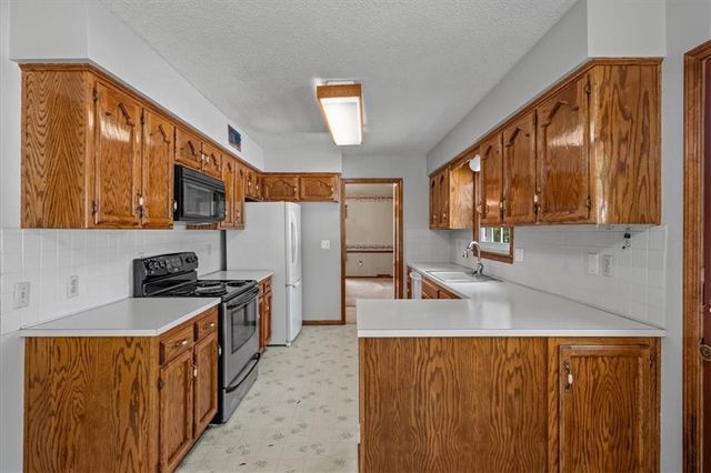 725 Laurel Avenue, Liberty, MO 64068