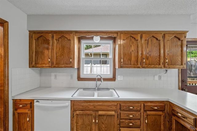 725 Laurel Avenue, Liberty, MO 64068