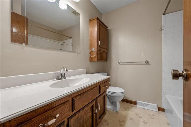 725 Laurel Avenue, Liberty, MO 64068