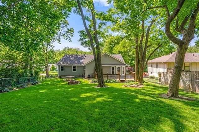 725 Laurel Avenue, Liberty, MO 64068