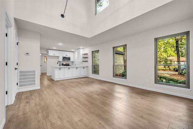 35 E Bigelow Oak Court Court, The Woodlands, TX 77381