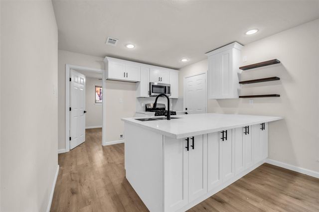 35 E Bigelow Oak Court Court, The Woodlands, TX 77381