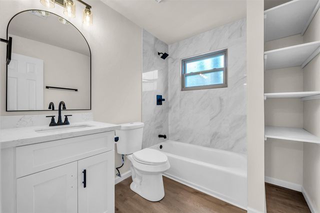 35 E Bigelow Oak Court Court, The Woodlands, TX 77381