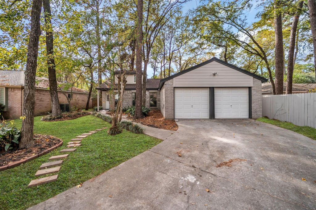 35 E Bigelow Oak Court Court, The Woodlands, TX 77381