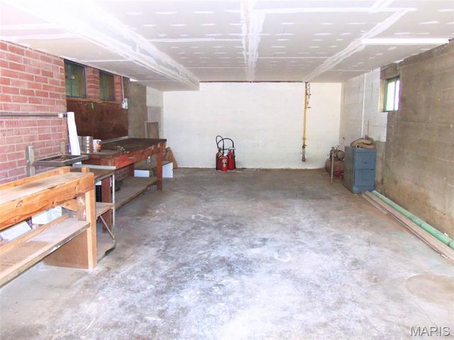 9537 Herpel Lane, Green Park, MO 63123