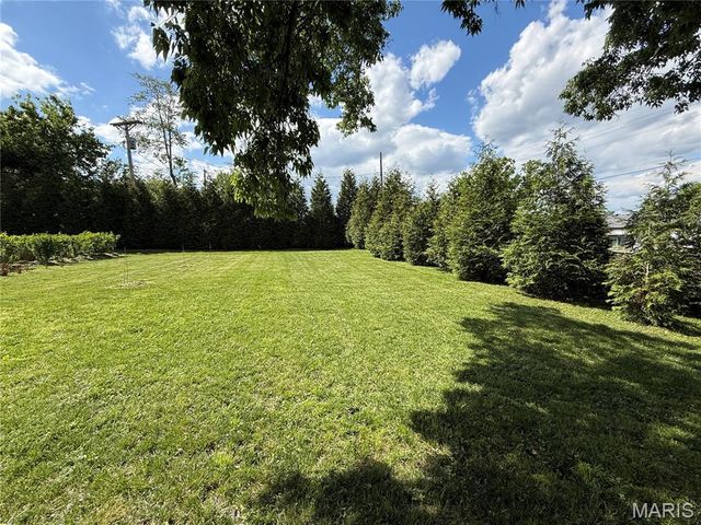 9537 Herpel Lane, Green Park, MO 63123