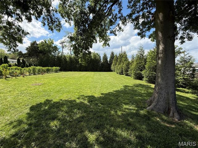 9537 Herpel Lane, Green Park, MO 63123