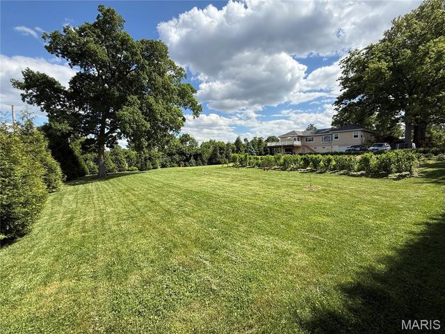 9537 Herpel Lane, Green Park, MO 63123