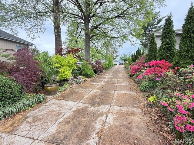9537 Herpel Lane, Green Park, MO 63123