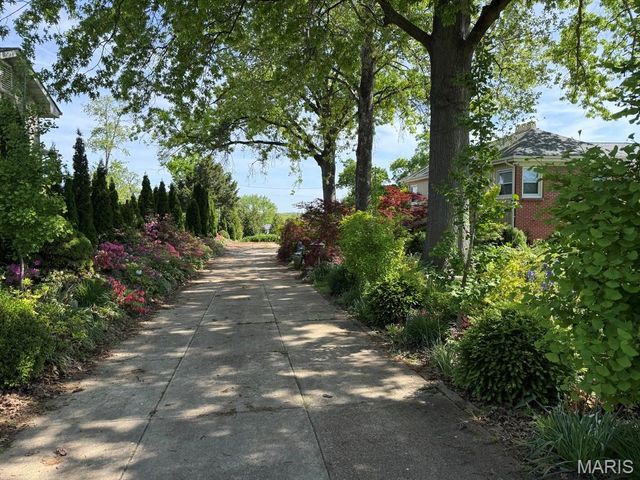 9537 Herpel Lane, Green Park, MO 63123