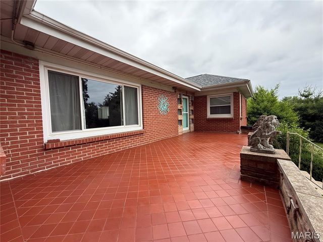 9537 Herpel Lane, Green Park, MO 63123
