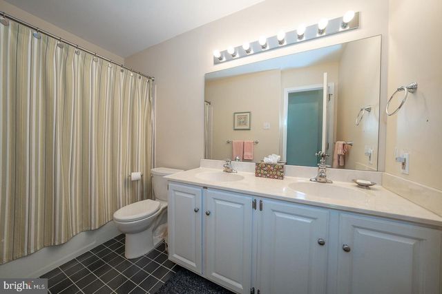 471 CHANDLEE DR, Berwyn, PA 19312