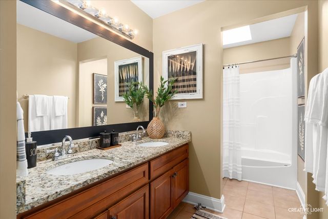 982 Jennifer Court, Sugar Grove, IL 60554