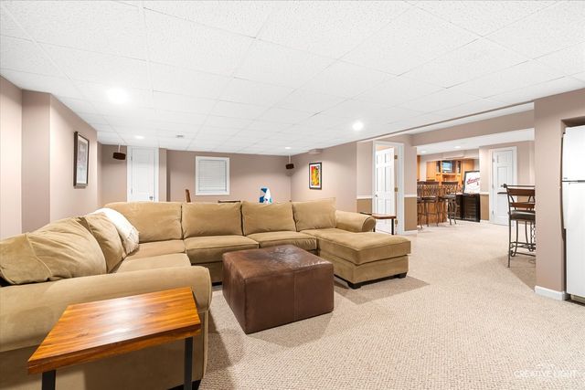 982 Jennifer Court, Sugar Grove, IL 60554