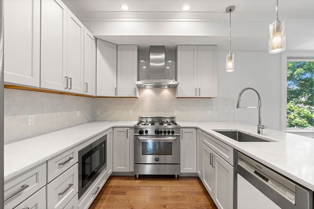 17 Vinton Street PH5, Boston, MA 02127