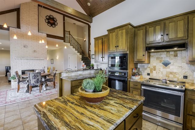 433 Stone Mountain Court, Cresson, TX 76035