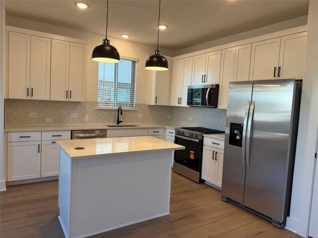 221 Groveland DR, Liberty Hill, TX 78642
