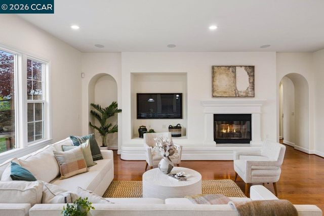 2048 Feathermint Dr, San Ramon, CA 94582