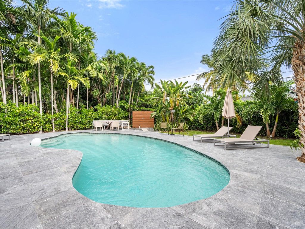 1232 NE 17th Way, Fort Lauderdale, FL 33304