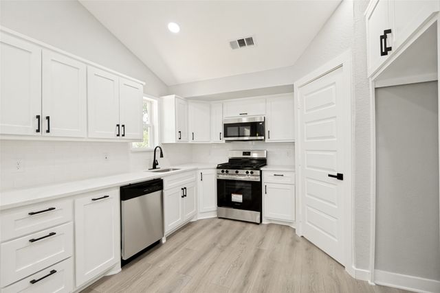 3027 Morgan Drive, Dallas, TX 75241