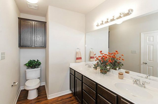 295 Woodland Hills Drive B, Conroe, TX 77303