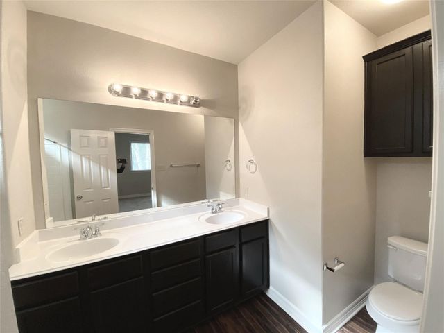 295 Woodland Hills Drive B, Conroe, TX 77303