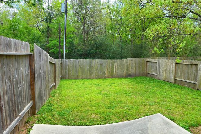 295 Woodland Hills Drive B, Conroe, TX 77303