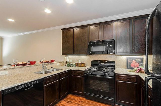 295 Woodland Hills Drive B, Conroe, TX 77303