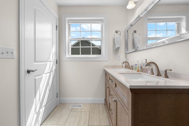 2 Strawberry Lane, Hooksett, NH 03106