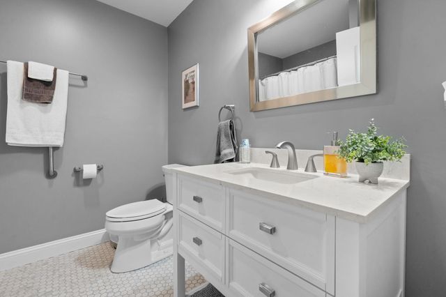 2 Strawberry Lane, Hooksett, NH 03106