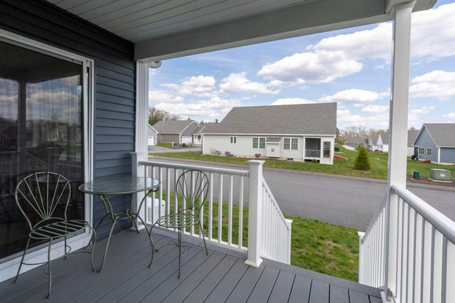 2 Strawberry Lane, Hooksett, NH 03106