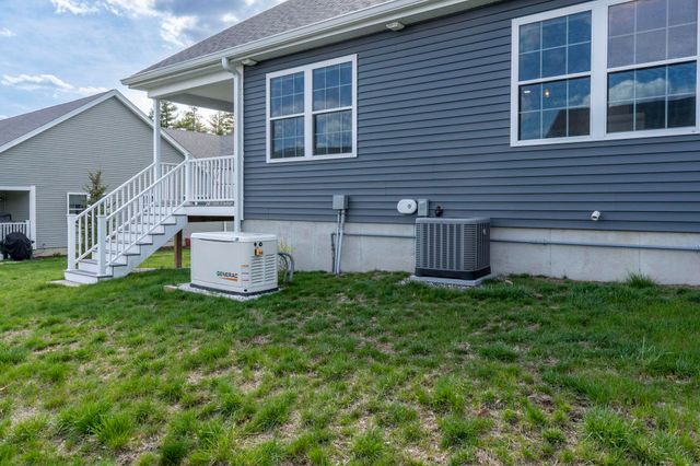 2 Strawberry Lane, Hooksett, NH 03106