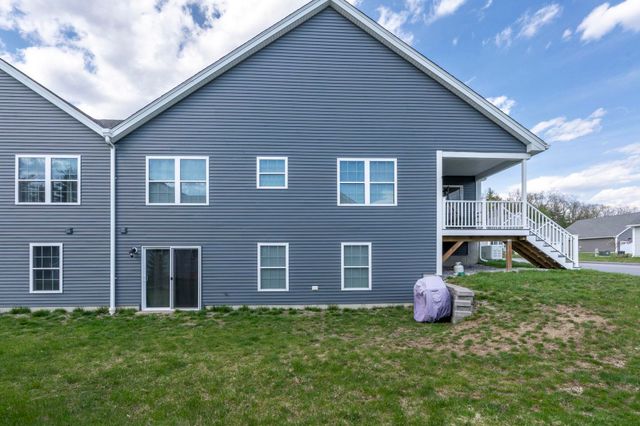 2 Strawberry Lane, Hooksett, NH 03106
