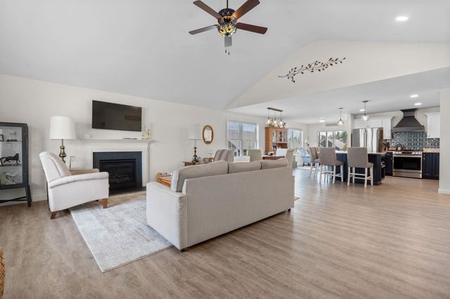 2 Strawberry Lane, Hooksett, NH 03106